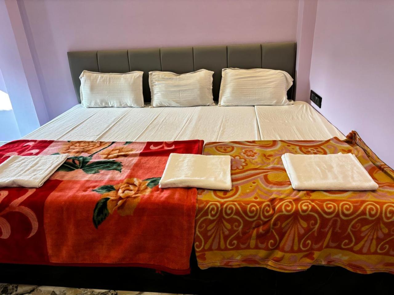 Holy City Inn Varanasi Exterior photo