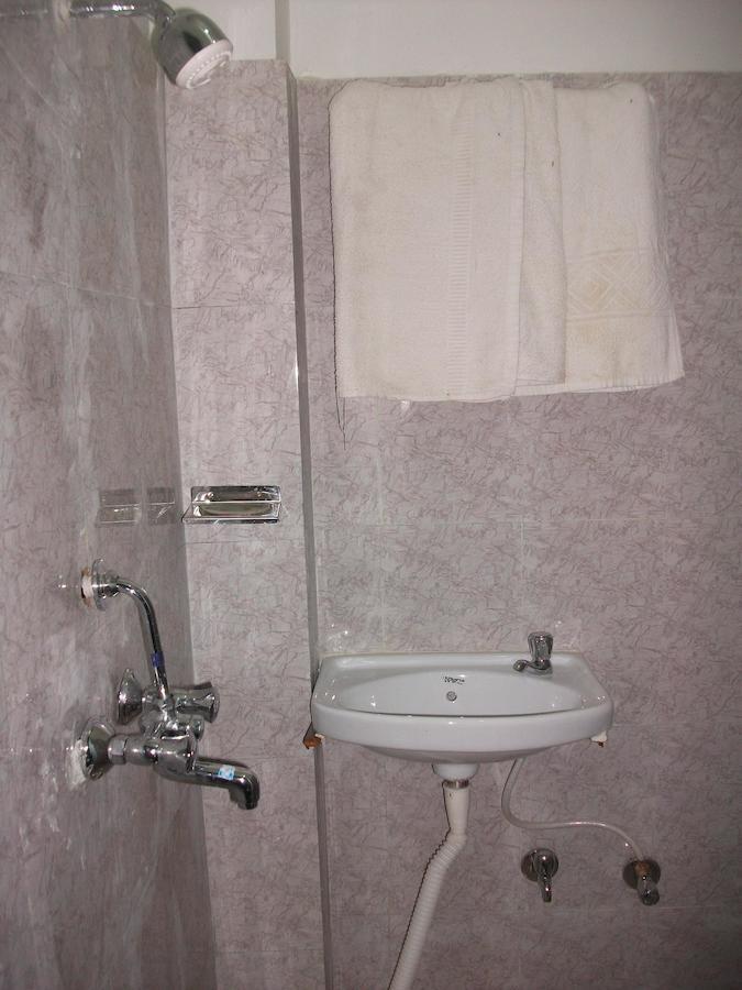 Holy City Inn Varanasi Room photo